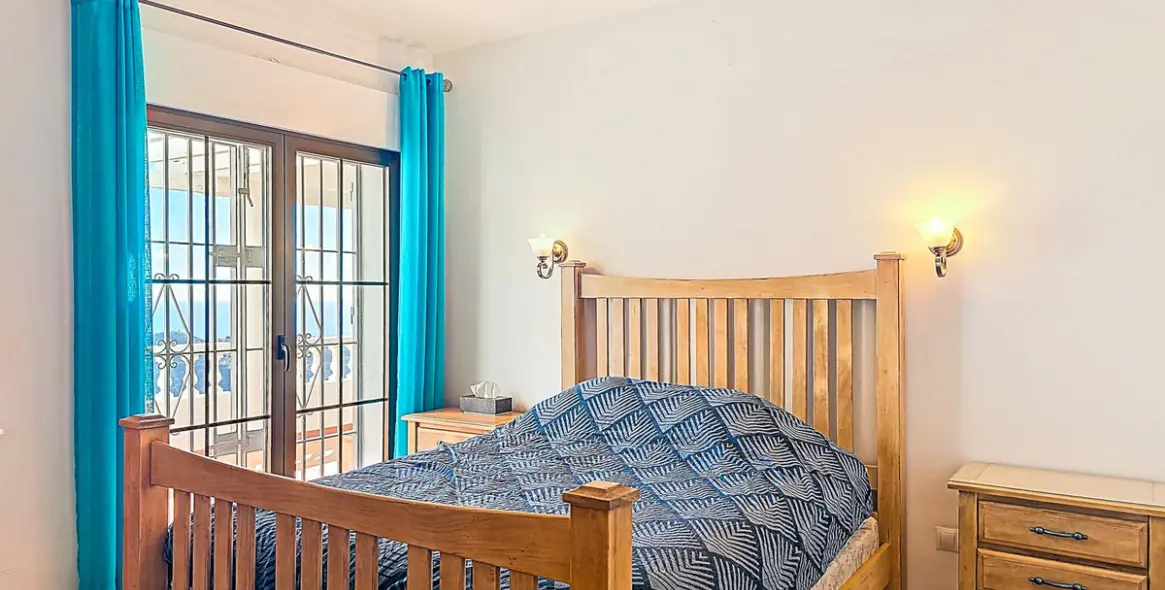 Venta de villa independiente en Sayalonga 30