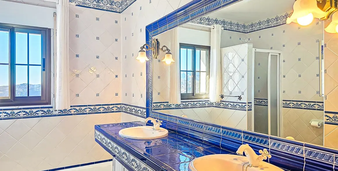 Venta de villa independiente en Sayalonga 31