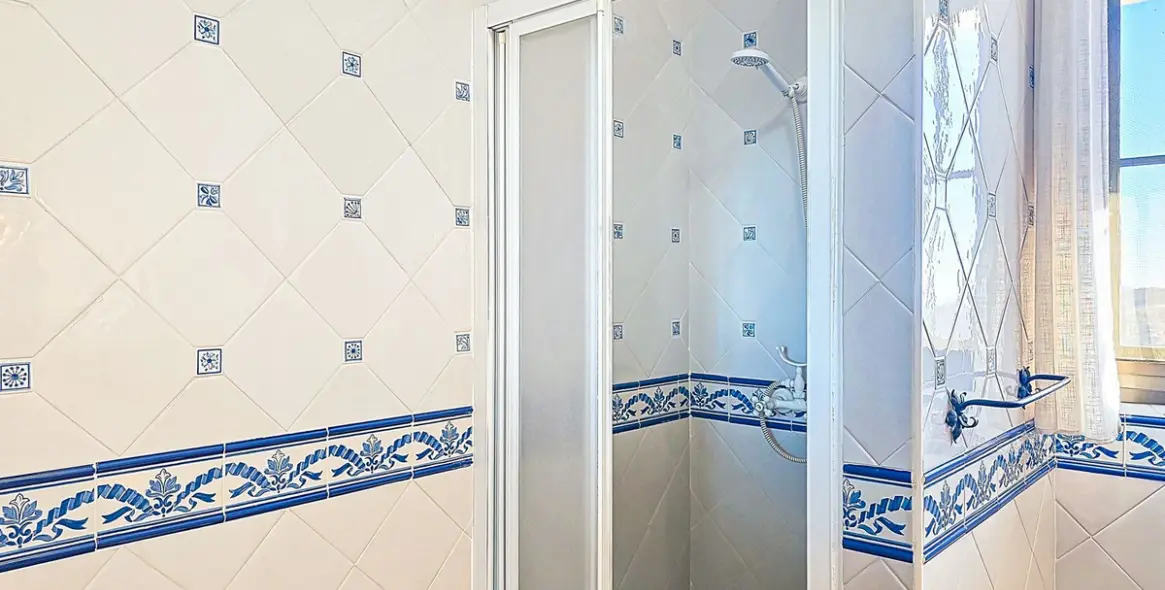 Venta de villa independiente en Sayalonga 32