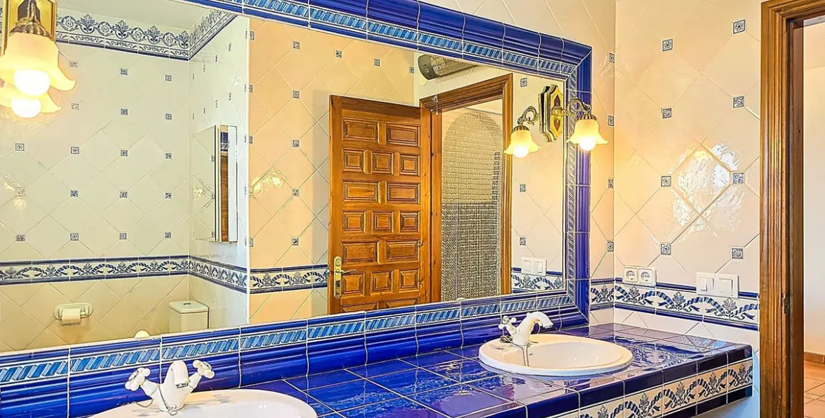 Venta de villa independiente en Sayalonga 34