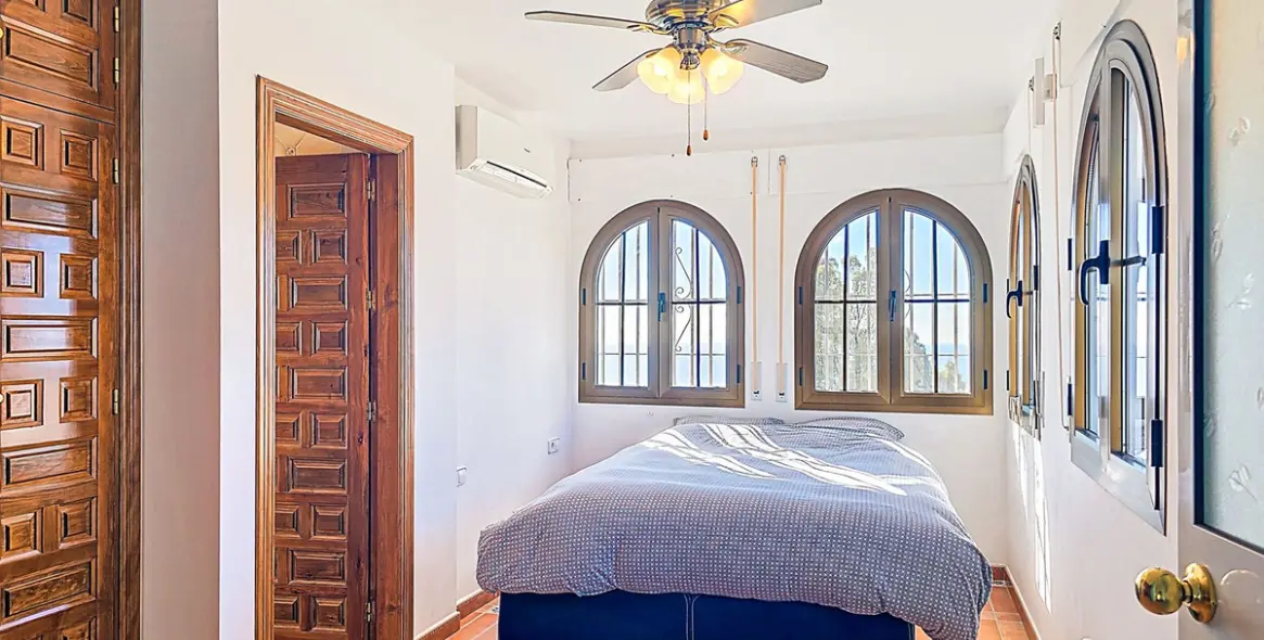 Venta de villa independiente en Sayalonga 37