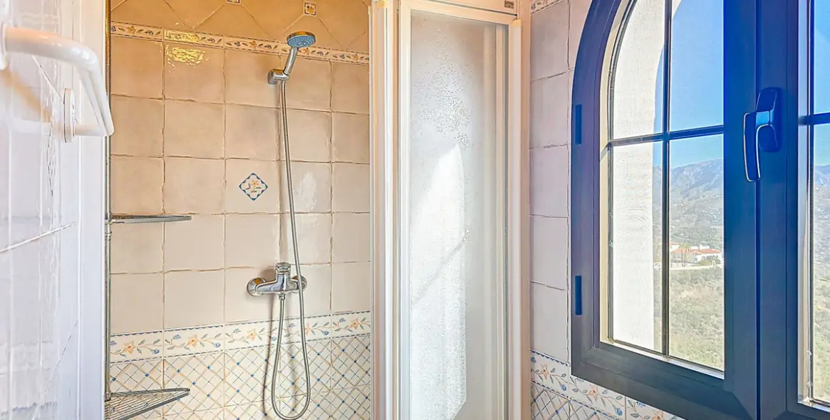 Venta de villa independiente en Sayalonga 39