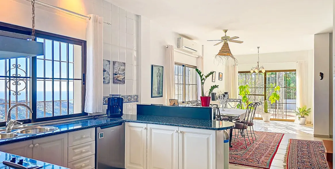 Venta de villa independiente en Sayalonga 43