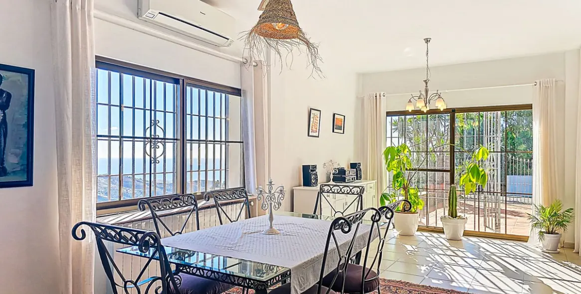 Venta de villa independiente en Sayalonga 47