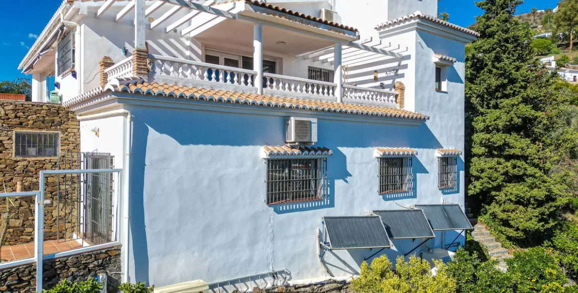 Venta de villa independiente en Sayalonga 54