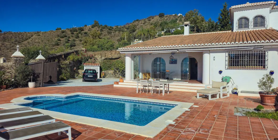 Venta de villa independiente en Sayalonga 57