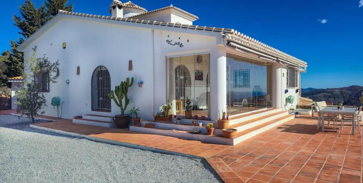 Venta de villa independiente en Sayalonga 61