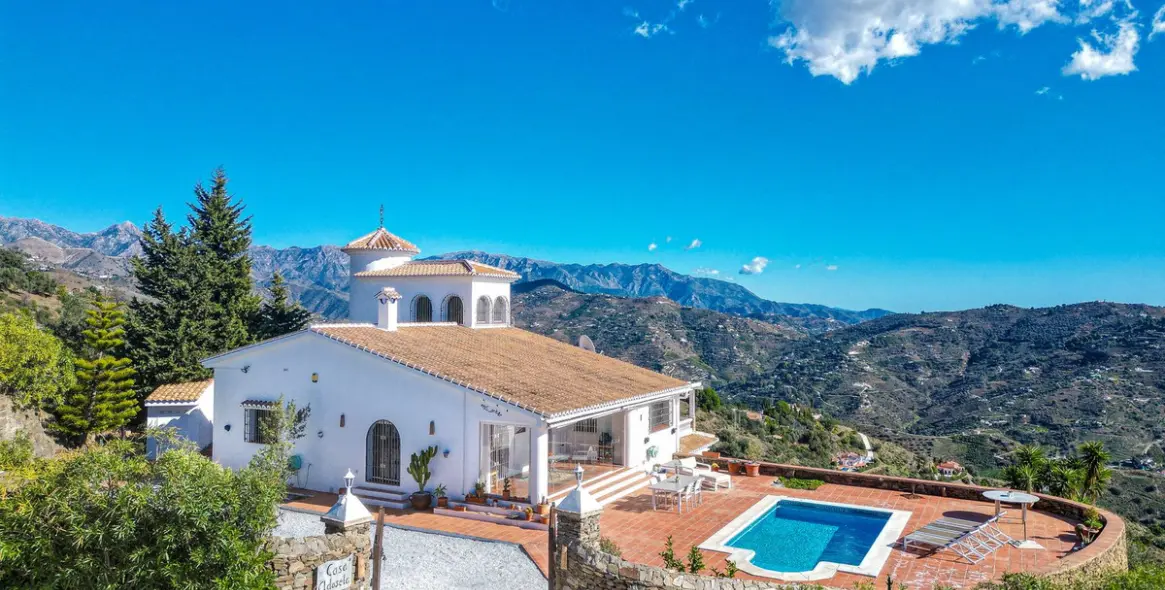 Venta de villa independiente en Sayalonga 64