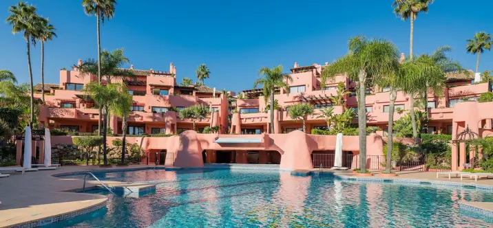 Venta de ático dúplex en Estepona 1