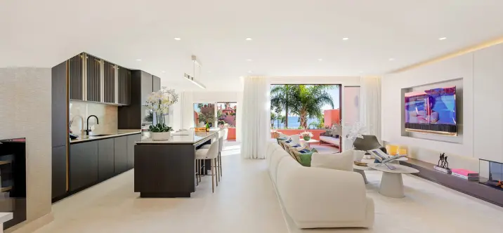 Venta de ático dúplex en Estepona 2