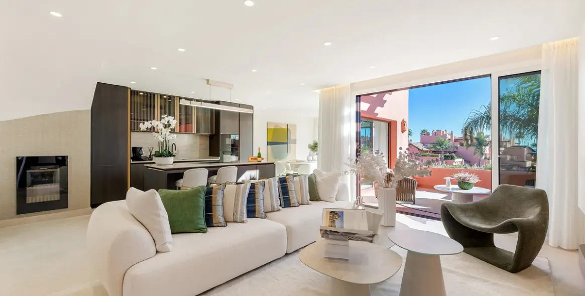 Venta de ático dúplex en Estepona 17