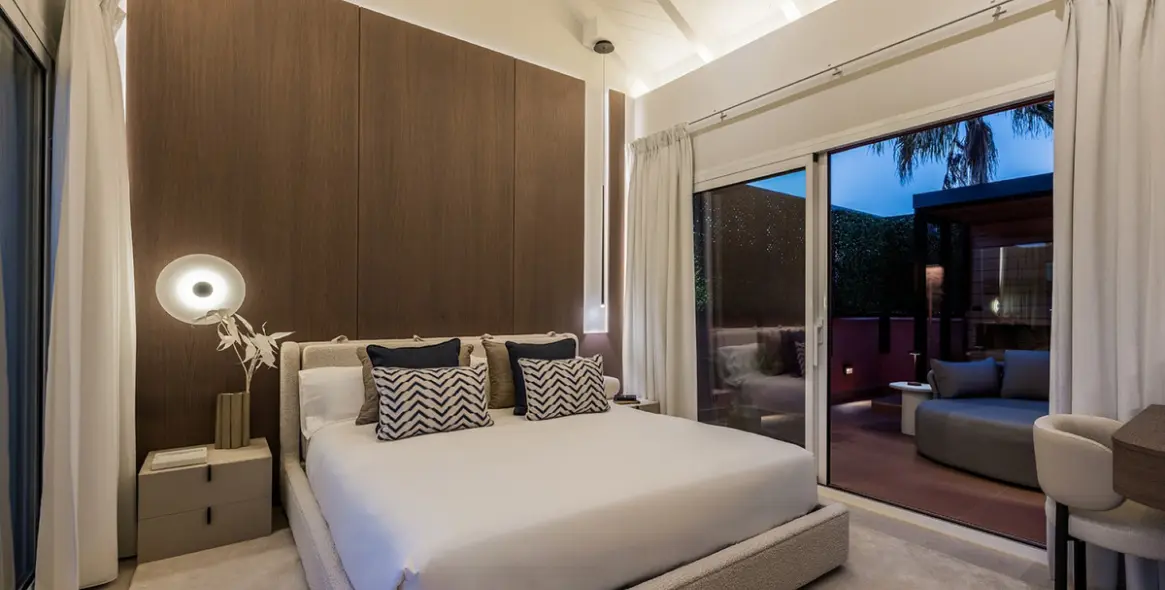 Venta de ático dúplex en Estepona 30