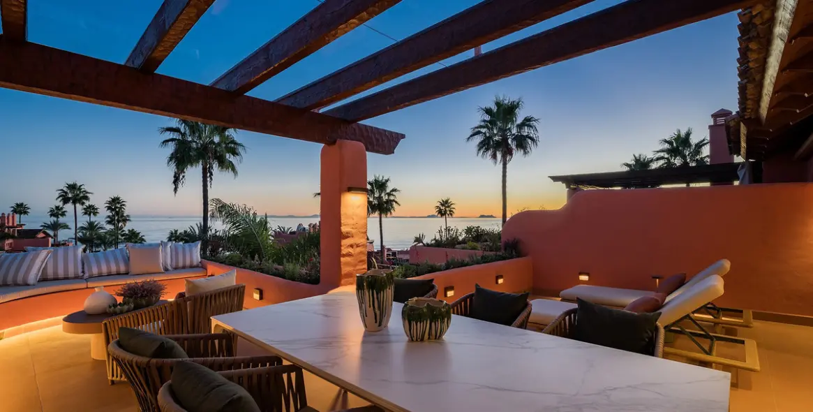 Venta de ático dúplex en Estepona 48