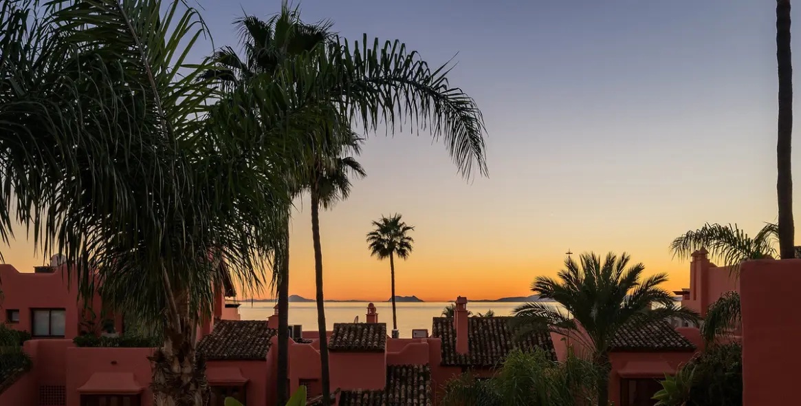 Venta de ático dúplex en Estepona 56