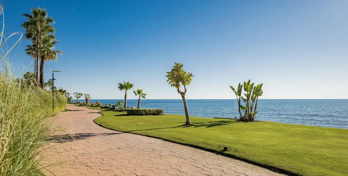 Venta de ático dúplex en Estepona 58