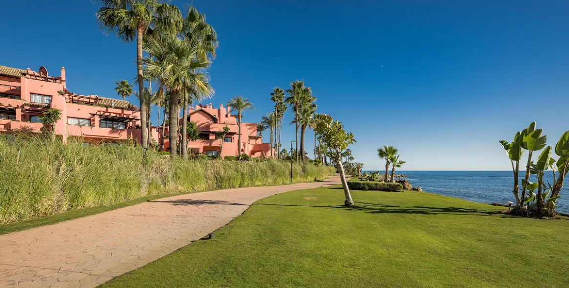 Venta de ático dúplex en Estepona 60