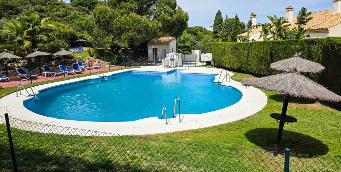 Продажа двухуровневого пентхауса в La Duquesa 2