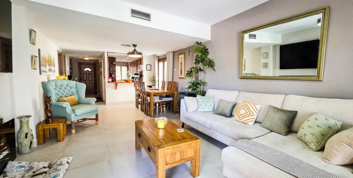 Продажа двухуровневого пентхауса в La Duquesa 3