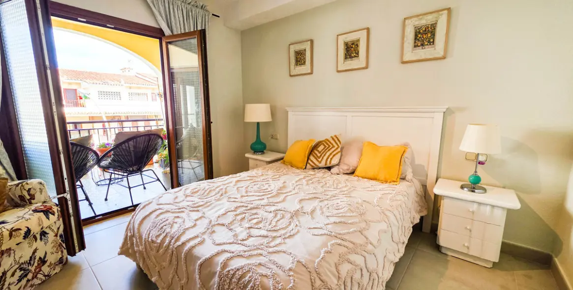 Продажа двухуровневого пентхауса в La Duquesa 17