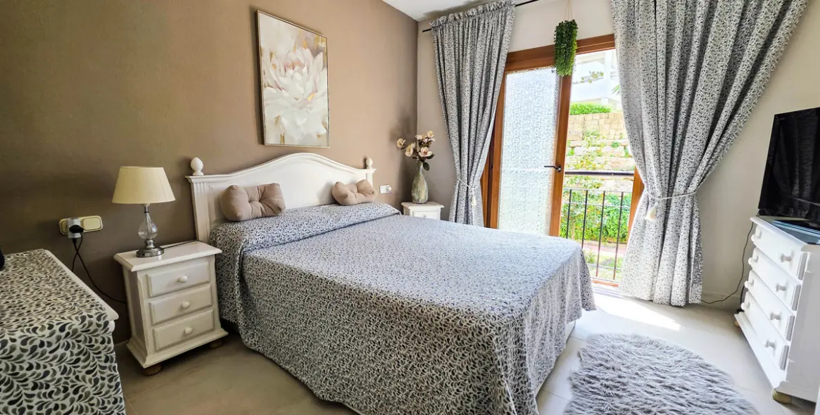 Продажа двухуровневого пентхауса в La Duquesa 18