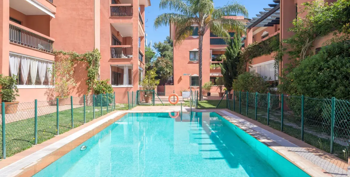 Sale of middle floor apartment in Marbesa 2