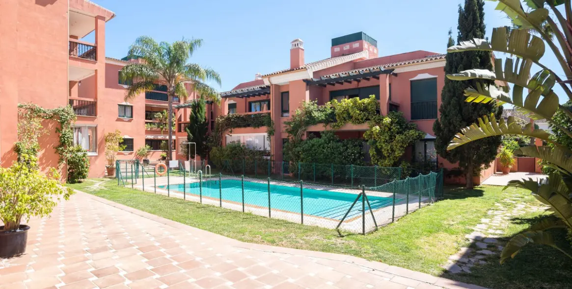 Sale of middle floor apartment in Marbesa 3