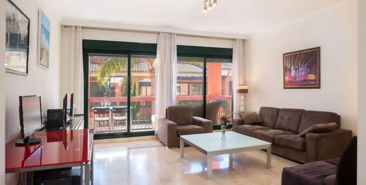 Sale of middle floor apartment in Marbesa 5