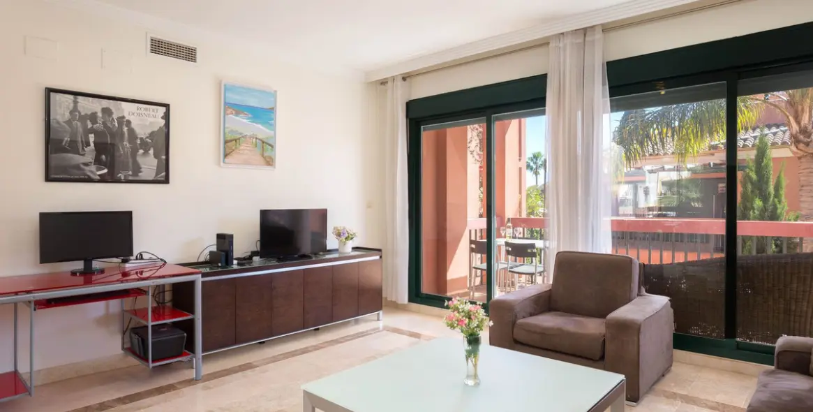 Sale of middle floor apartment in Marbesa 6