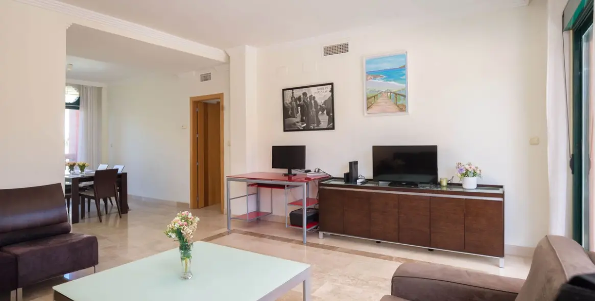 Sale of middle floor apartment in Marbesa 9