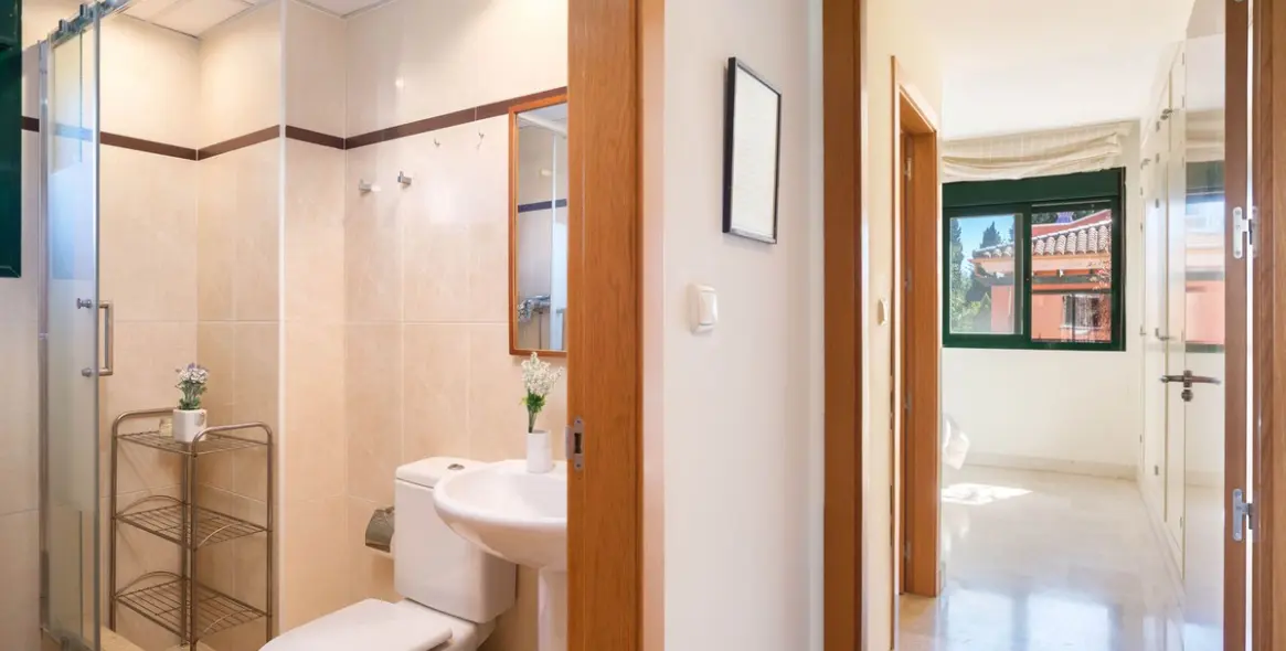 Sale of middle floor apartment in Marbesa 10