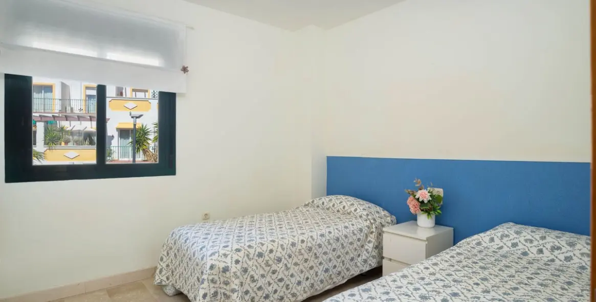 Sale of middle floor apartment in Marbesa 12