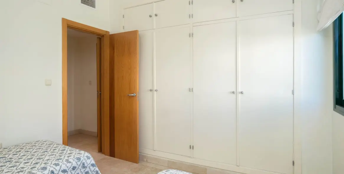 Sale of middle floor apartment in Marbesa 13