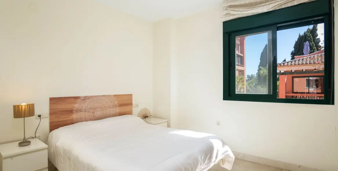 Sale of middle floor apartment in Marbesa 16