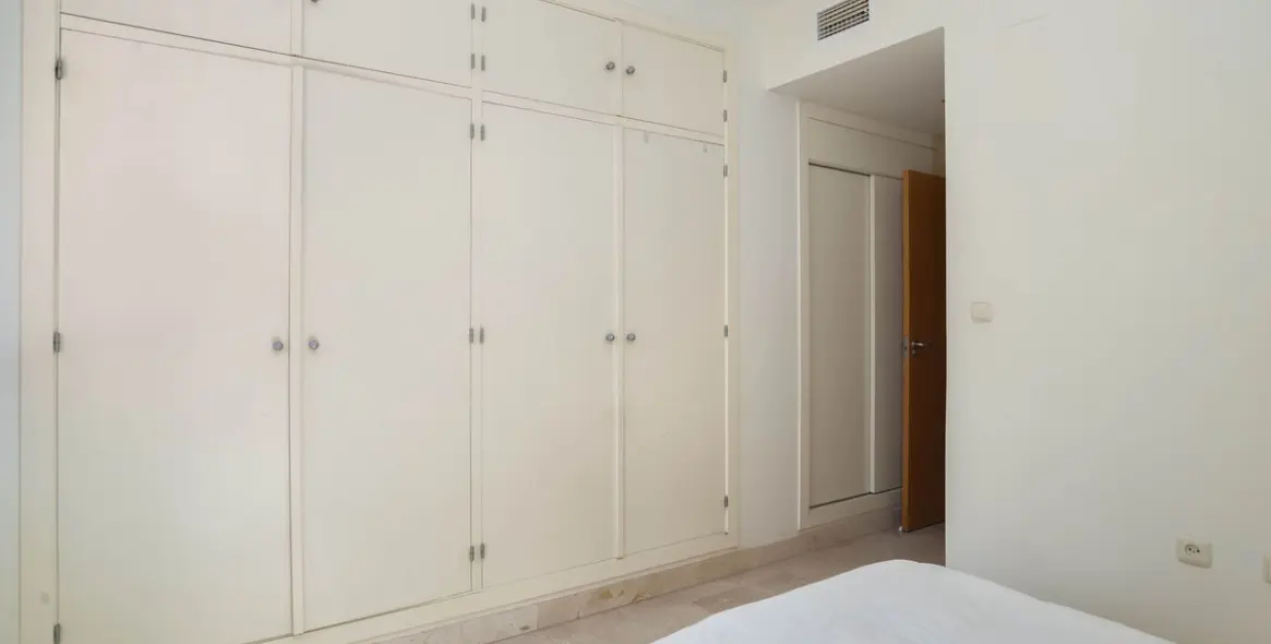 Sale of middle floor apartment in Marbesa 17