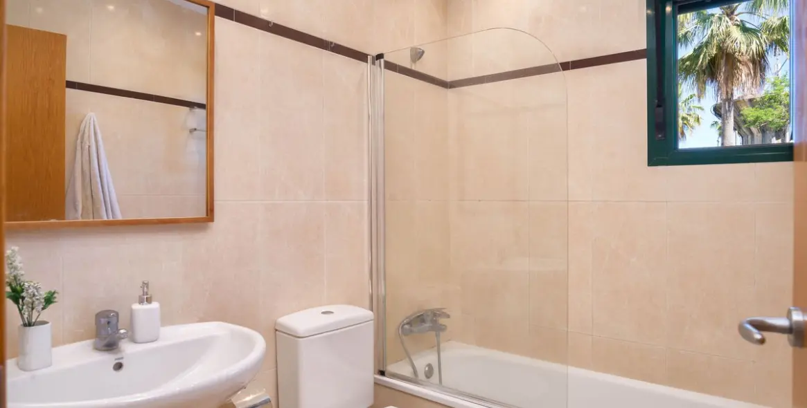 Sale of middle floor apartment in Marbesa 18