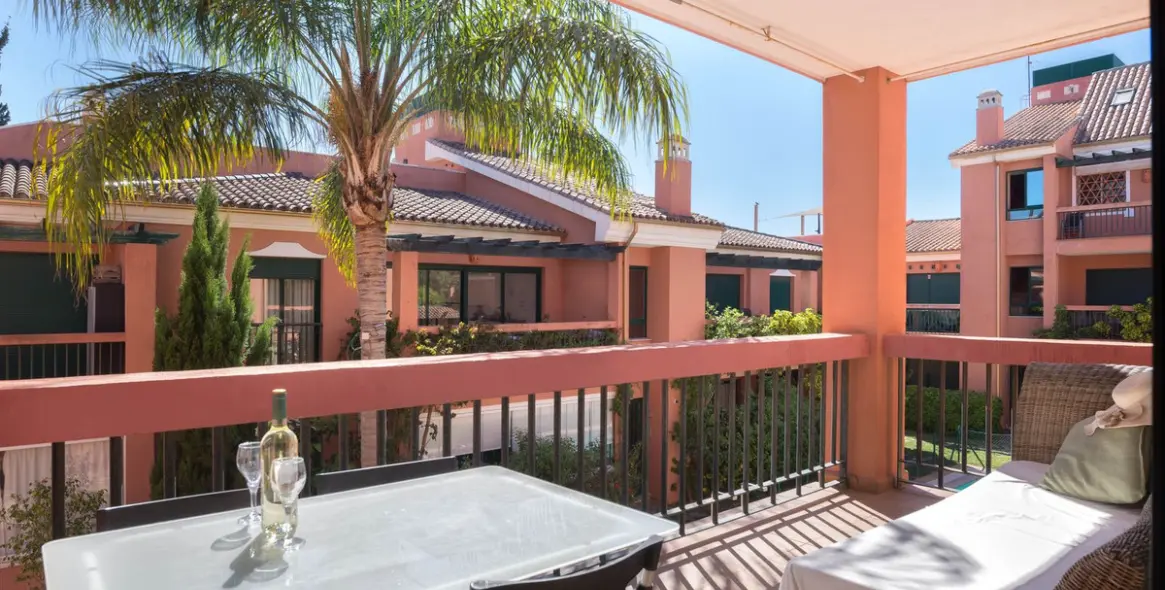 Sale of middle floor apartment in Marbesa 19