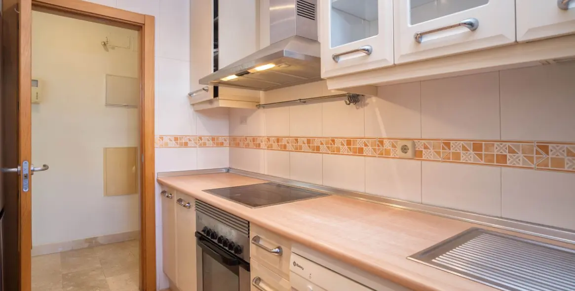 Sale of middle floor apartment in Marbesa 21