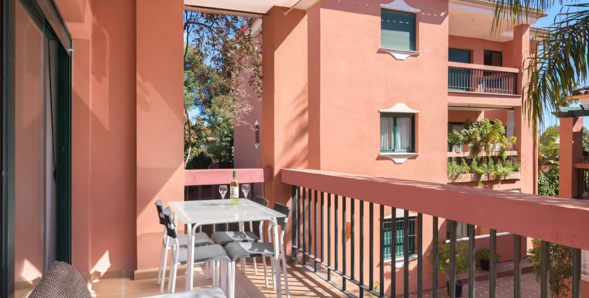 Sale of middle floor apartment in Marbesa 23