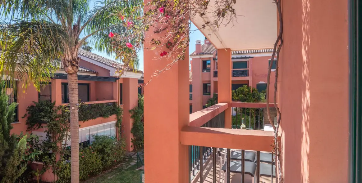 Sale of middle floor apartment in Marbesa 24