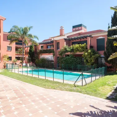 Sale of middle floor apartment in Marbesa