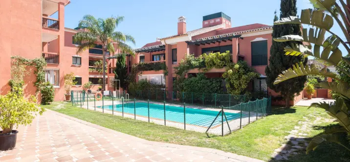 Sale of middle floor apartment in Marbesa 0