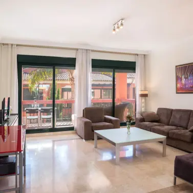 Sale of middle floor apartment in Marbesa