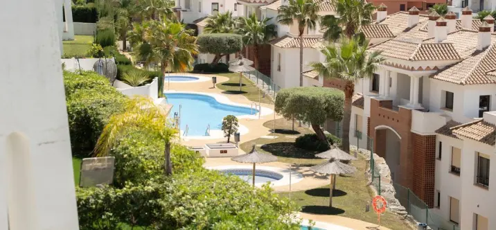 Venta de apartamento en planta media en Casares 2