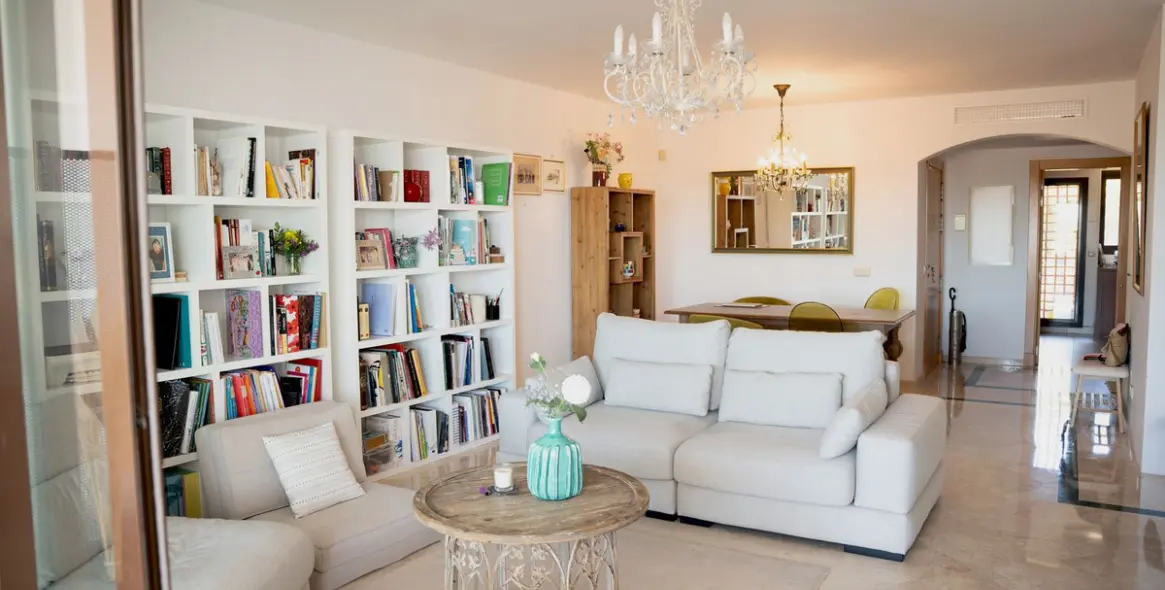 Sale of middle floor apartment in Casares 4
