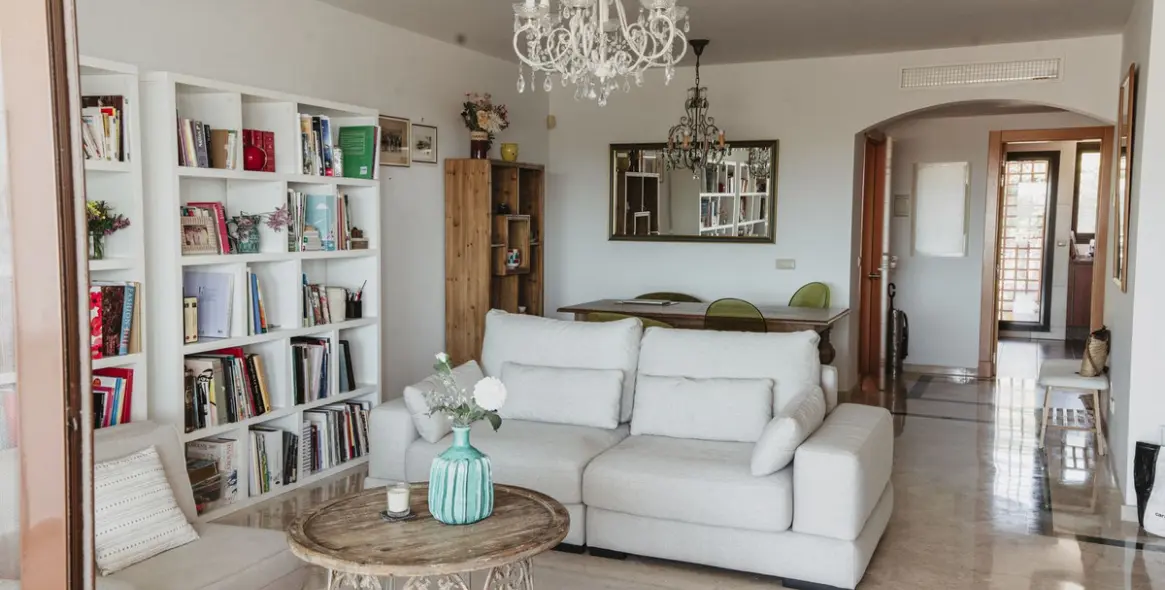 Sale of middle floor apartment in Casares 6