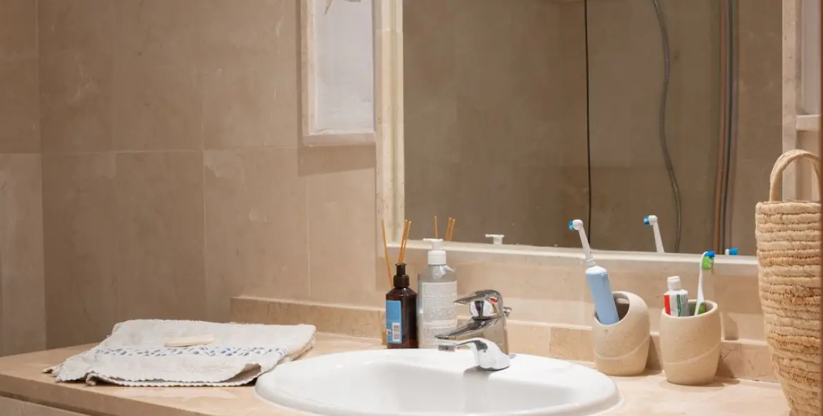 Sale of middle floor apartment in Casares 18