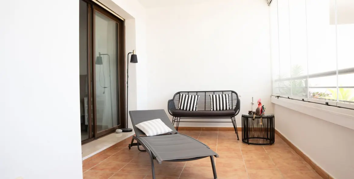 Sale of middle floor apartment in Casares 22