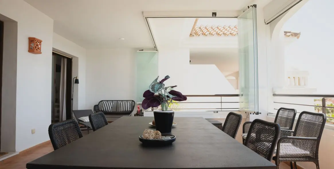 Sale of middle floor apartment in Casares 27