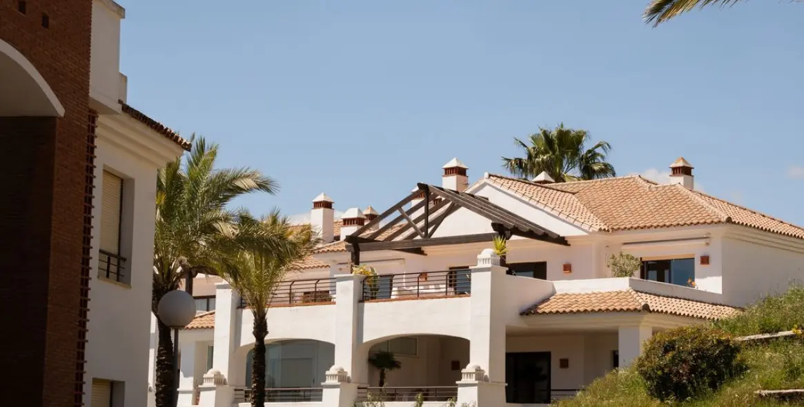 Sale of middle floor apartment in Casares 35