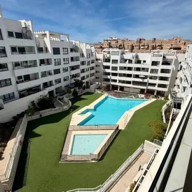 Venta de apartamento en planta media en Estepona